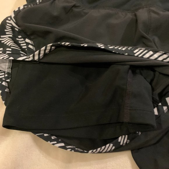 New Balance Running Shorts with built in short liner, Black sz small - Picture 3 of 4